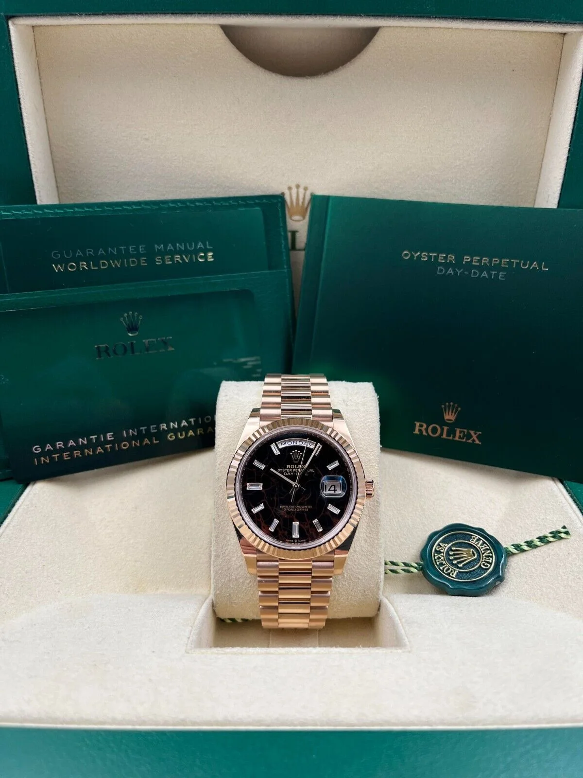 2754f924-94c1-597b-b565-1442cf21cfcb Rolex Day-Date 228235 - Image 4